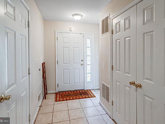 3rd image of 3020 Frankfurt Ct