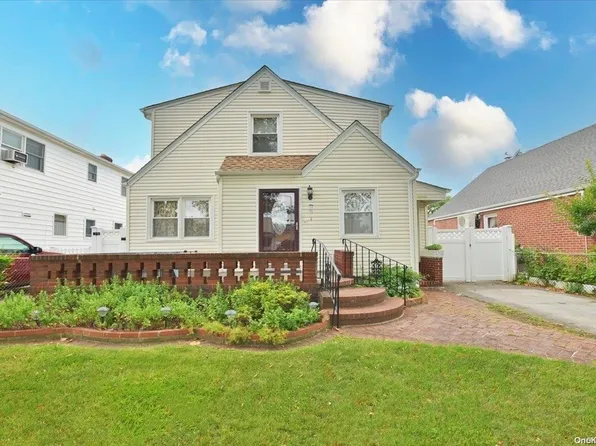 78-24 269th Street, New Hyde Park, NY 11040