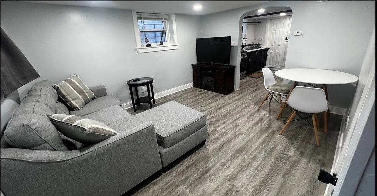 Building Photo - 2424 W Charleston St #G