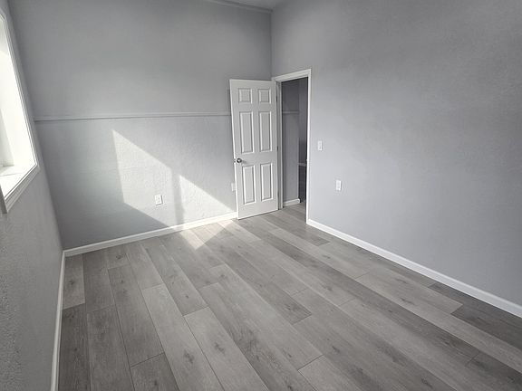 3rd image of 960 N Van Ness Ave #Adu