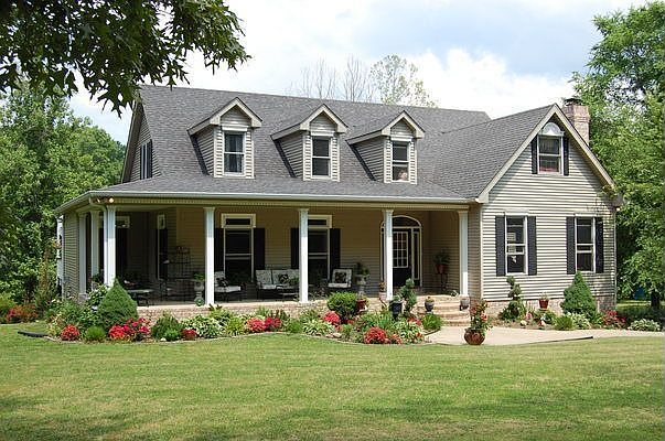 Spectacular home with a full basement, 3162 s.f. and 31.75 fenced acres!
