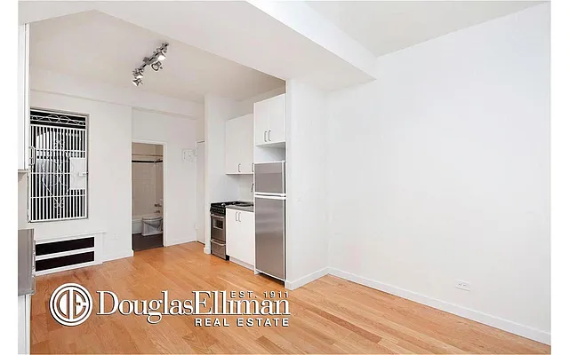 Rented by Douglas Elliman | media 22
