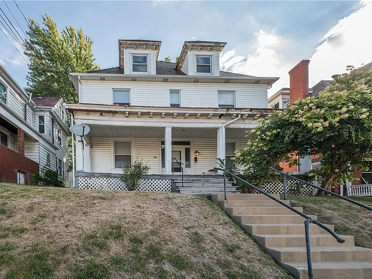 360 Duncan Ave — Photo 1