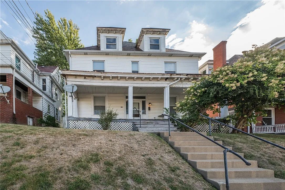360 Duncan Ave photo 1