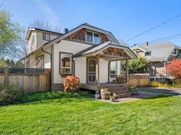 5695 Riverside St, Abbotsford, BC V4X 1T4