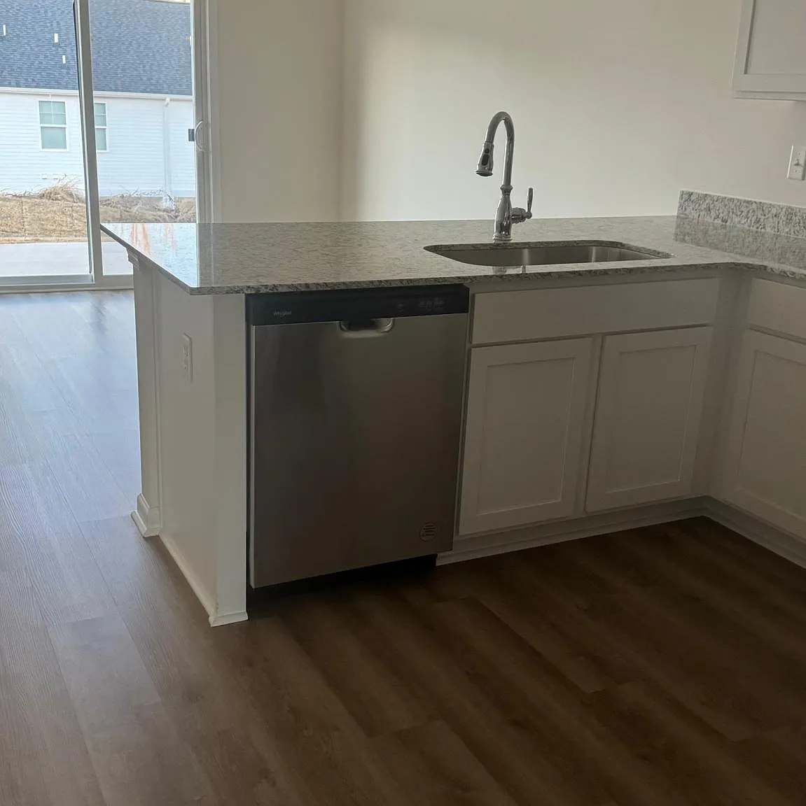 4 bed, 2.5 bath, 1926 sqft, $2,000 — Photo 4