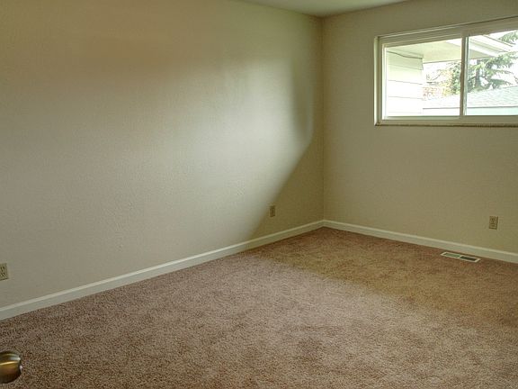 5th image of 11002 SE 180th St