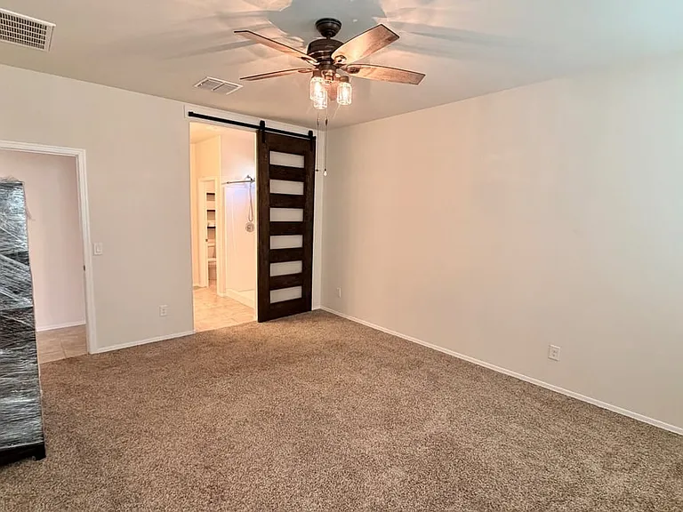 36439 W Pampoloma Ave — Photo 2