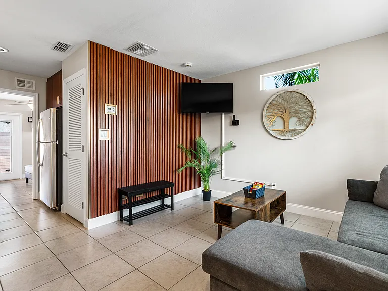 202 N Fremont Ave — Photo 15
