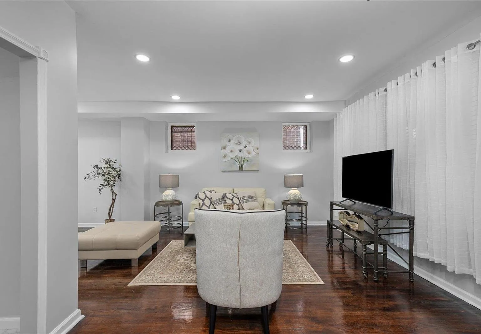 3 bed, 2.5 bath, 1624 sqft, $3,500 — Photo 4