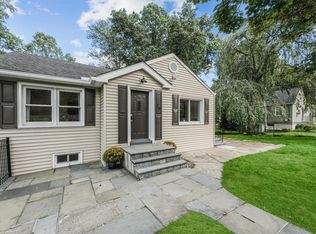 20 Chestnut St, Lake Peekskill, NY 10537