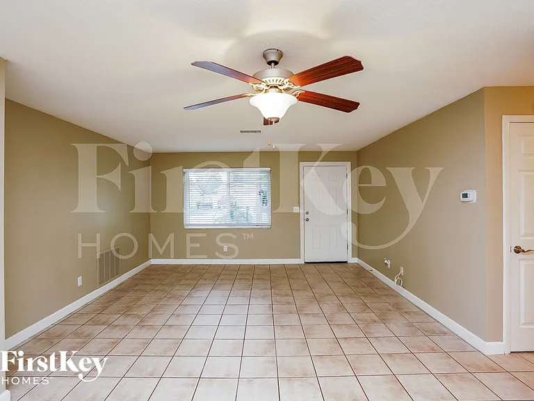 2310 Nellie St — Photo 3