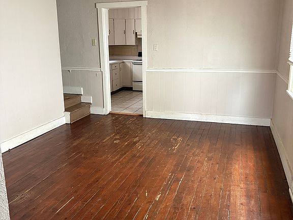 4th image of 119 Woodland Ave