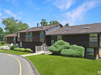 121 Country Squire Drive #B, Cromwell, CT, 06416