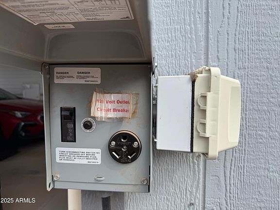 4th image of 421 E Ocotillo Dr
