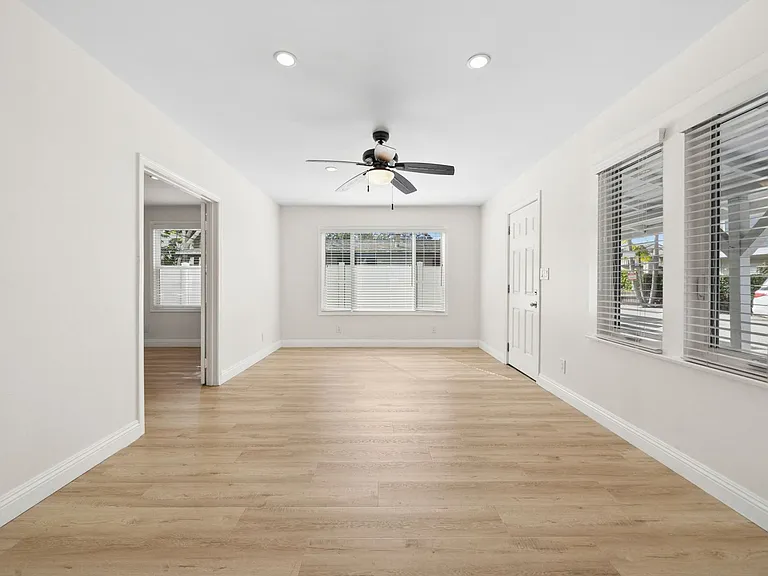 2545 Elden Ave — Photo 2