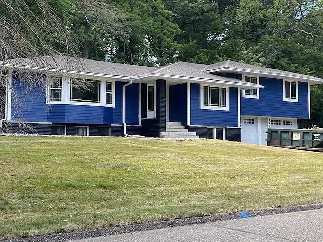 5 bed, 3300 sqft, $4,200 — Photo 1