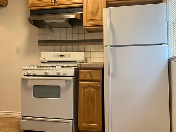 3rd image of 824 Parkman Ave