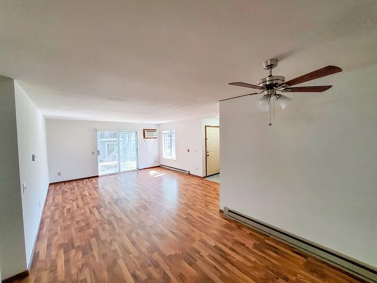 Orchard Village Apartments — Photo 36