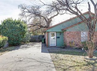 215 W Peach St, Grapevine, TX 76051