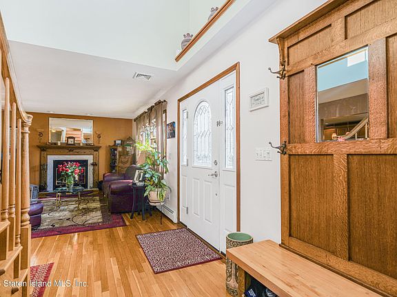 3rd image of 157 Barclay Ave
