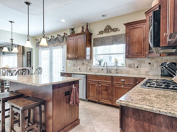 5th image of 25735 Meadowland Cir