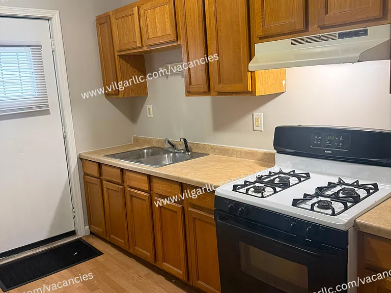 4611 Pine Ave — Photo 6