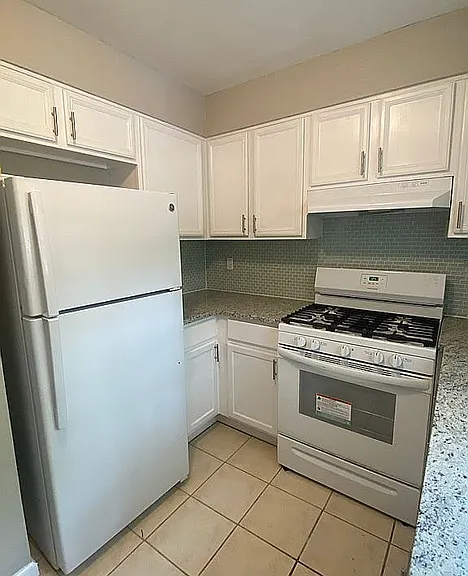 2644 Dorian Dr #D — Photo 8