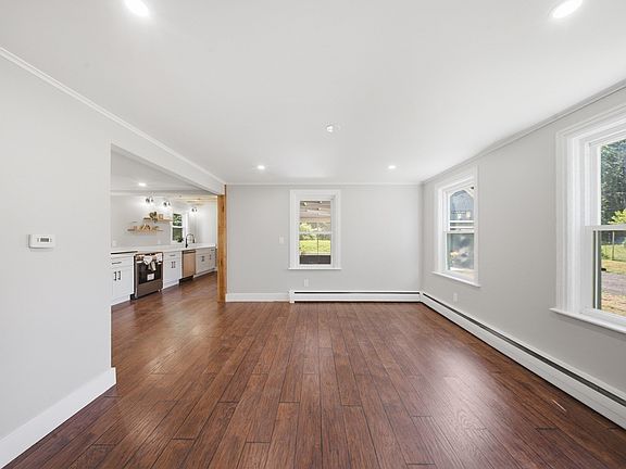 3rd image of 286 Blackstone St