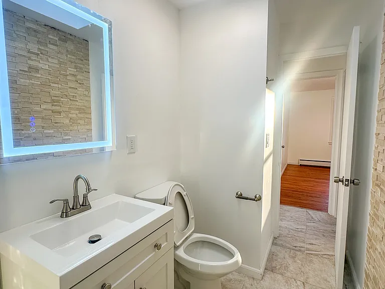 36 Roosevelt Ave — Photo 6