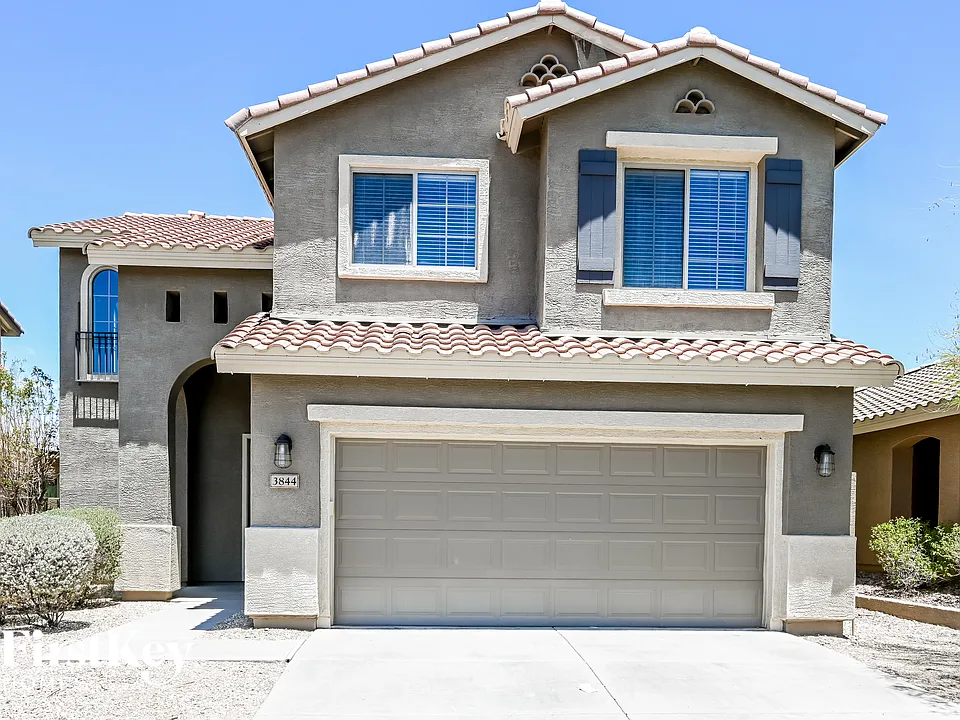 3844 W Links Dr