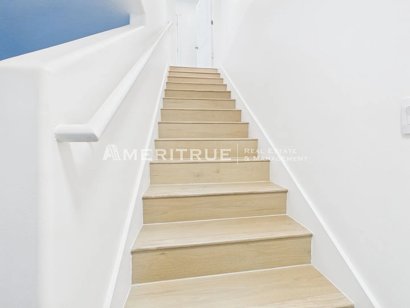 New 4 Bed 3.5 bathroom Townhome — Photo 4