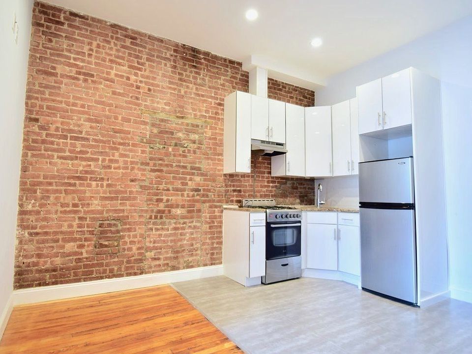 1st image of 316 W 139th St Floor 4