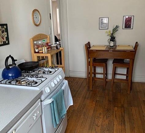 3rd image of 4715 N Winchester Ave #618