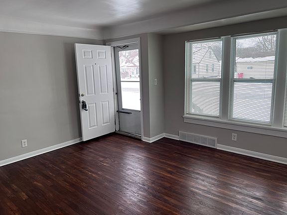 4th image of 24264 Wilmot Ave
