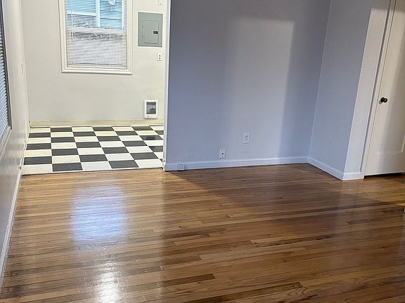 3rd image of 9050 SE Stark St APT 8