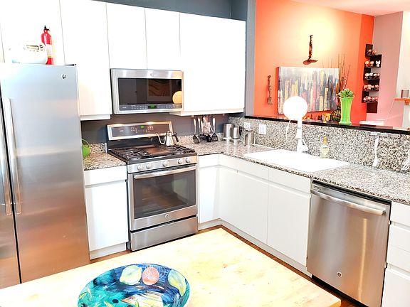 4th image of 2800 N Talman Ave #L