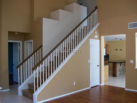 4th image of 517 Farrington Ct