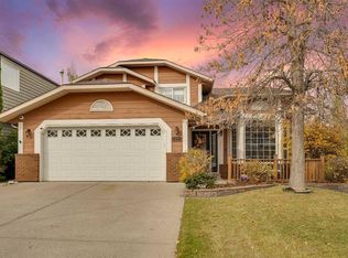 27 S Sun Harbour Rd SE, Calgary, AB T2X 3A6