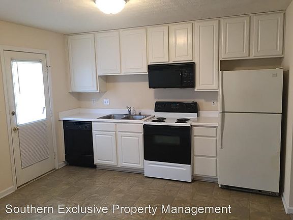 3rd image of 3921 Banyan Ct APT C