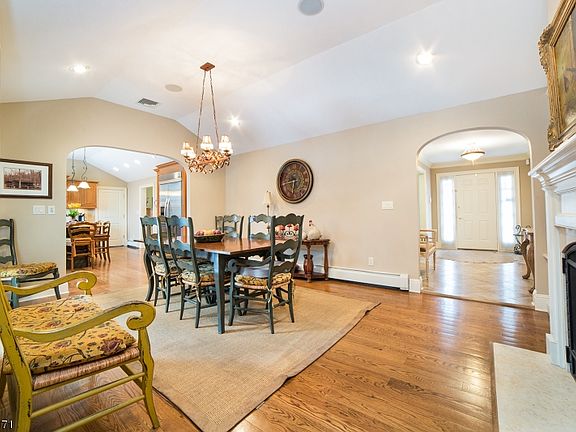 3rd image of 5 Bradley Ct