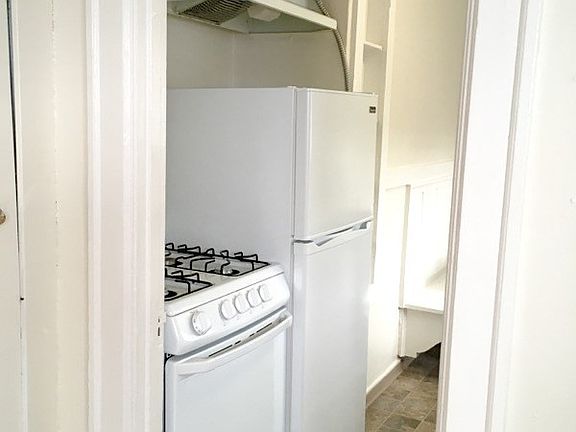 3rd image of 1509 E Madison St #1519-303