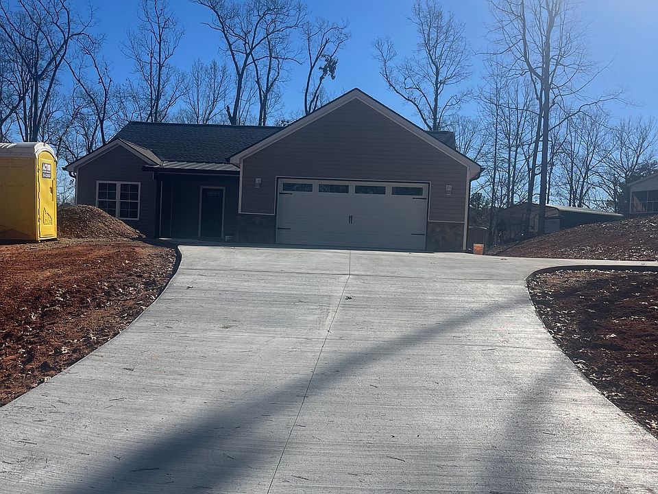 1st image of 120 Knollwood Dr