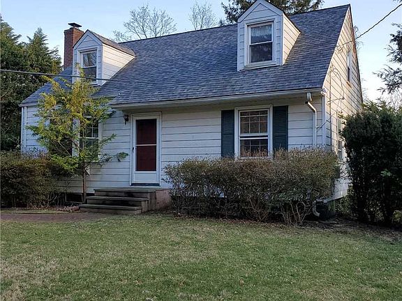 5th image of 90 Greenlawn Rd