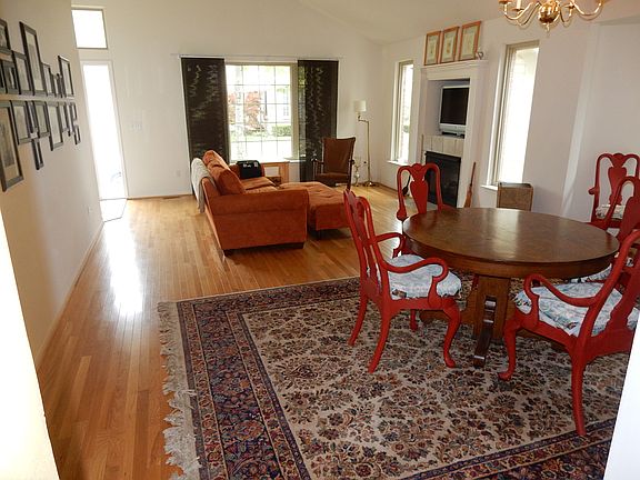 4th image of 16462 Ventura Cir