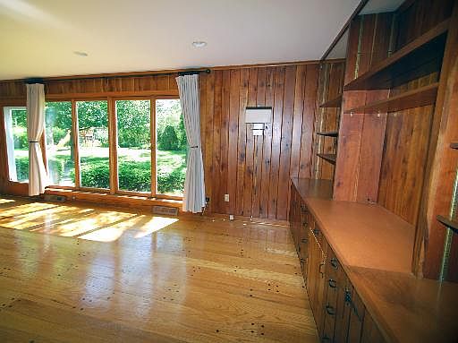 5th image of 831 S Country Dr