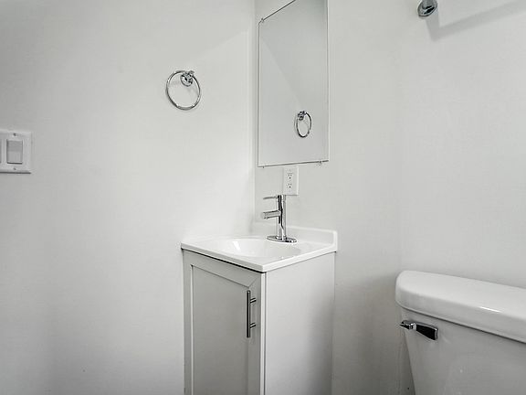 2nd image of 1662 Elmwood Ave