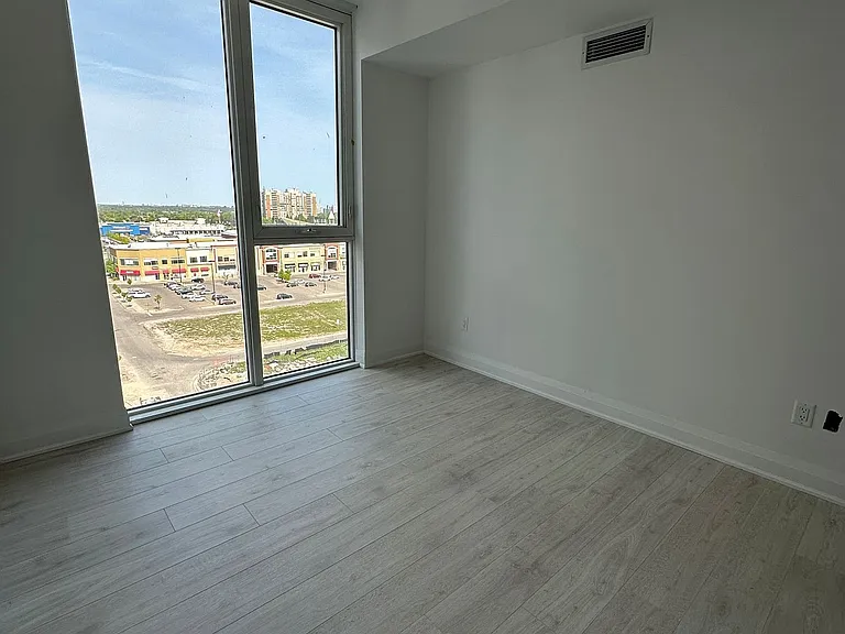 10 Gatineau Dr #1002 — Photo 4