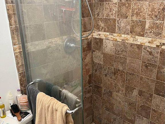 5th image of 719 E 85th St APT 402