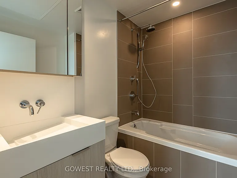 20 Richardson St #2702 — Photo 7
